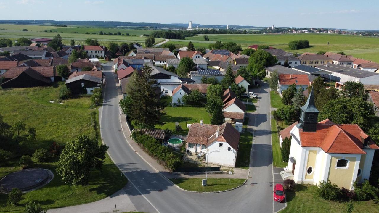Готель Wohlfuehlhof Bachzelt Weitersfeld Екстер'єр фото