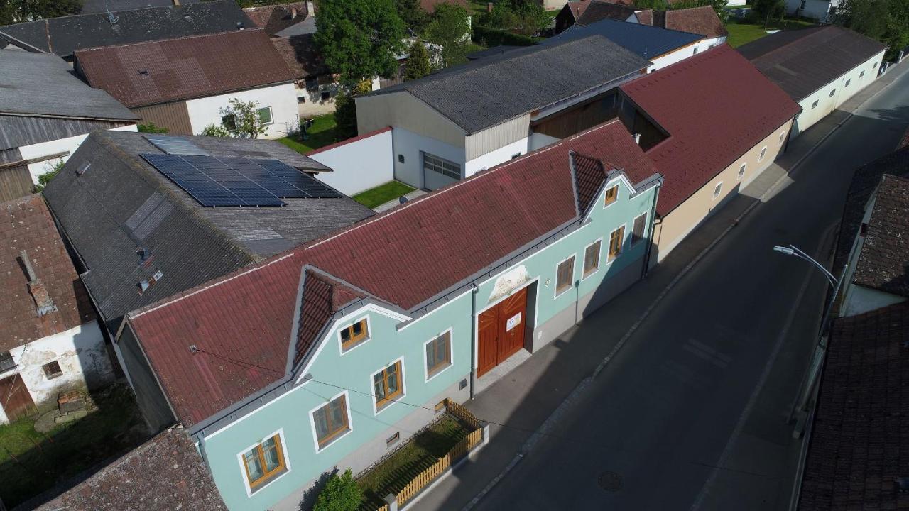 Готель Wohlfuehlhof Bachzelt Weitersfeld Екстер'єр фото